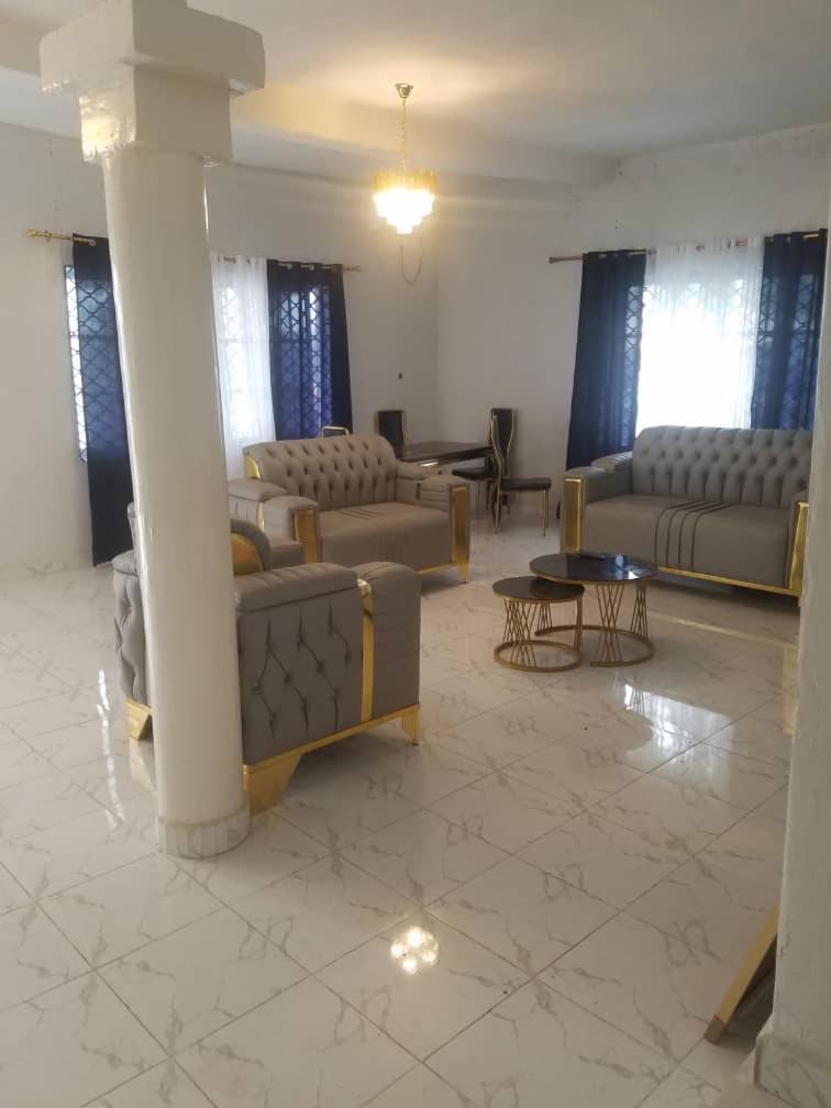 Hotel R & S Guests House Limbe Exterior foto