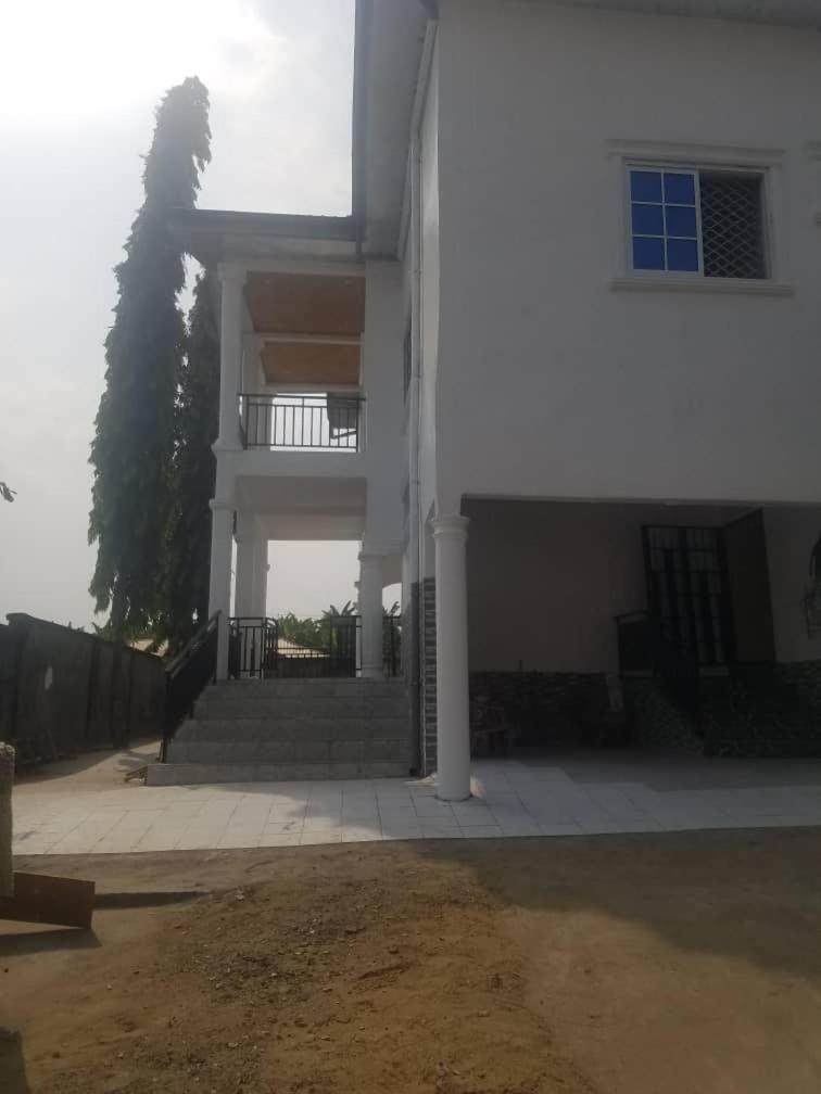Hotel R & S Guests House Limbe Exterior foto
